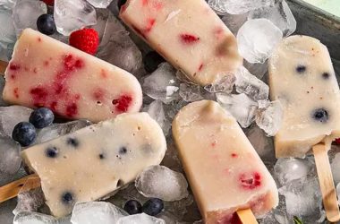 Notre recette de glace à la vanille au lait d'amande et aux baies fraîches à consommer sans modération