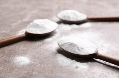 Le bicarbonate de soude est un allié précieux au quotidien, mais quand l'utiliser pour cuisiner ?